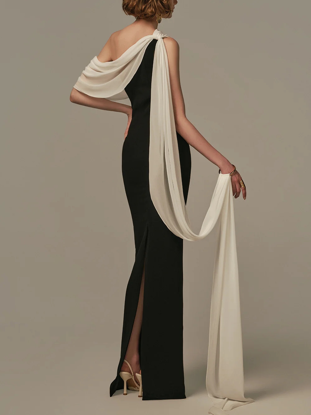 エレガントなツートーンのイブニングドレスシンプルなワンショル - Formal Gala Wear Women のレビューと価格