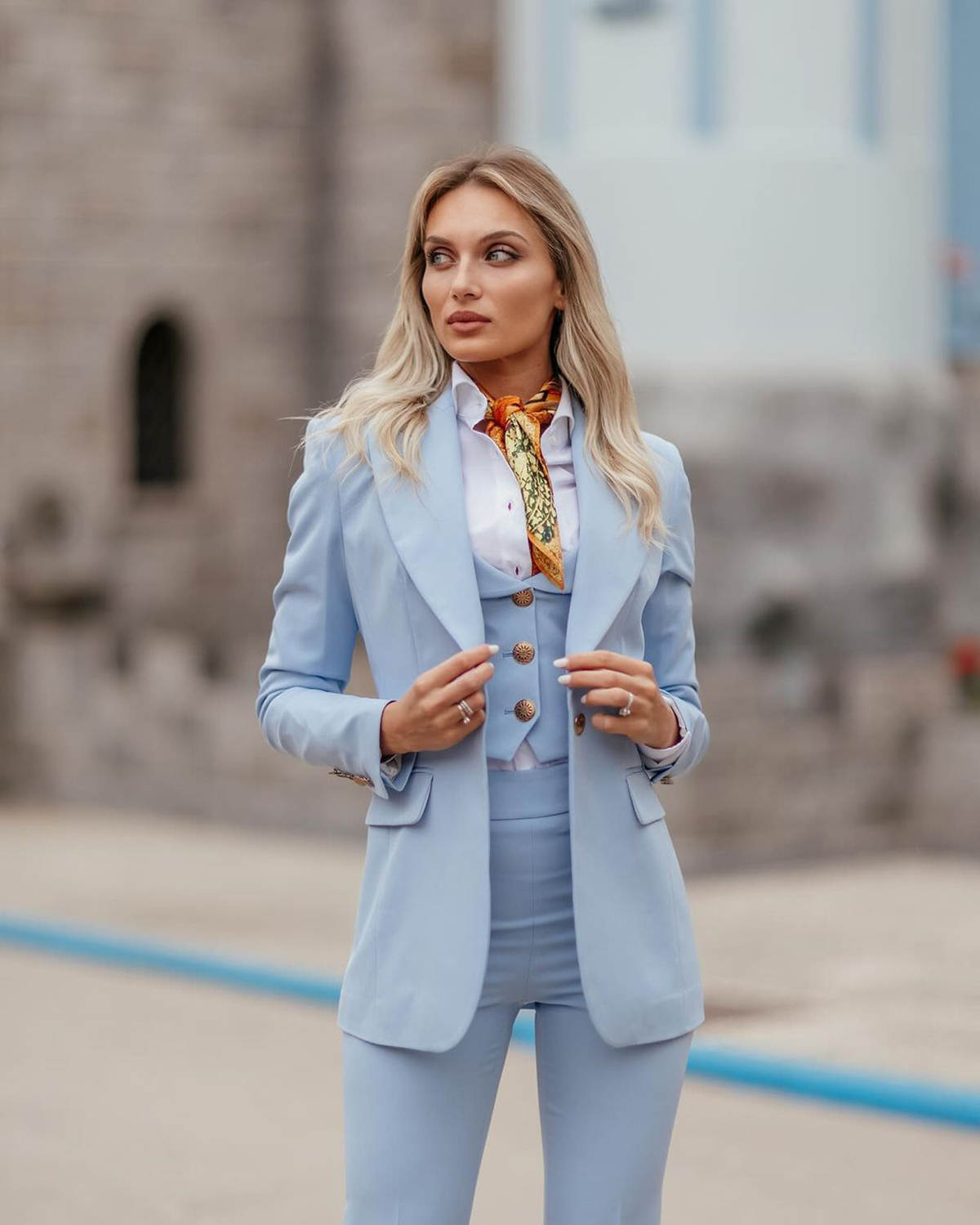 女性フォーマルスーツ スカイブルー ピークドラペル レディー - Women Formal Wear With Tie のレビューと価格