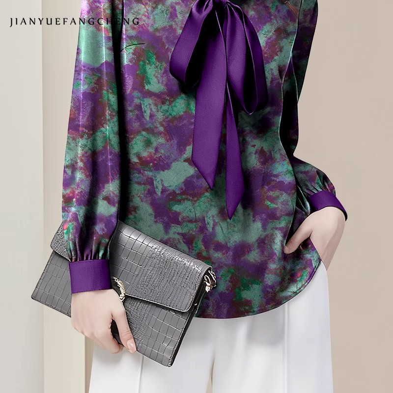 パープルの花柄エレガントサテンブラウス レディース ヴィンテ - Women Formal Blouses For Evening Wear のレビューと価格